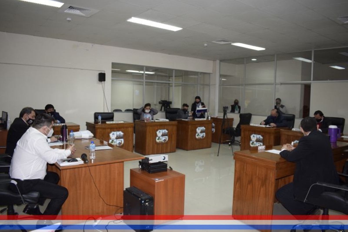 Foto 1 de Informe del director del Hospital Distrital de Capiatá sobre la situación epidemiológica causada por el COVID - 19, entre otros temas