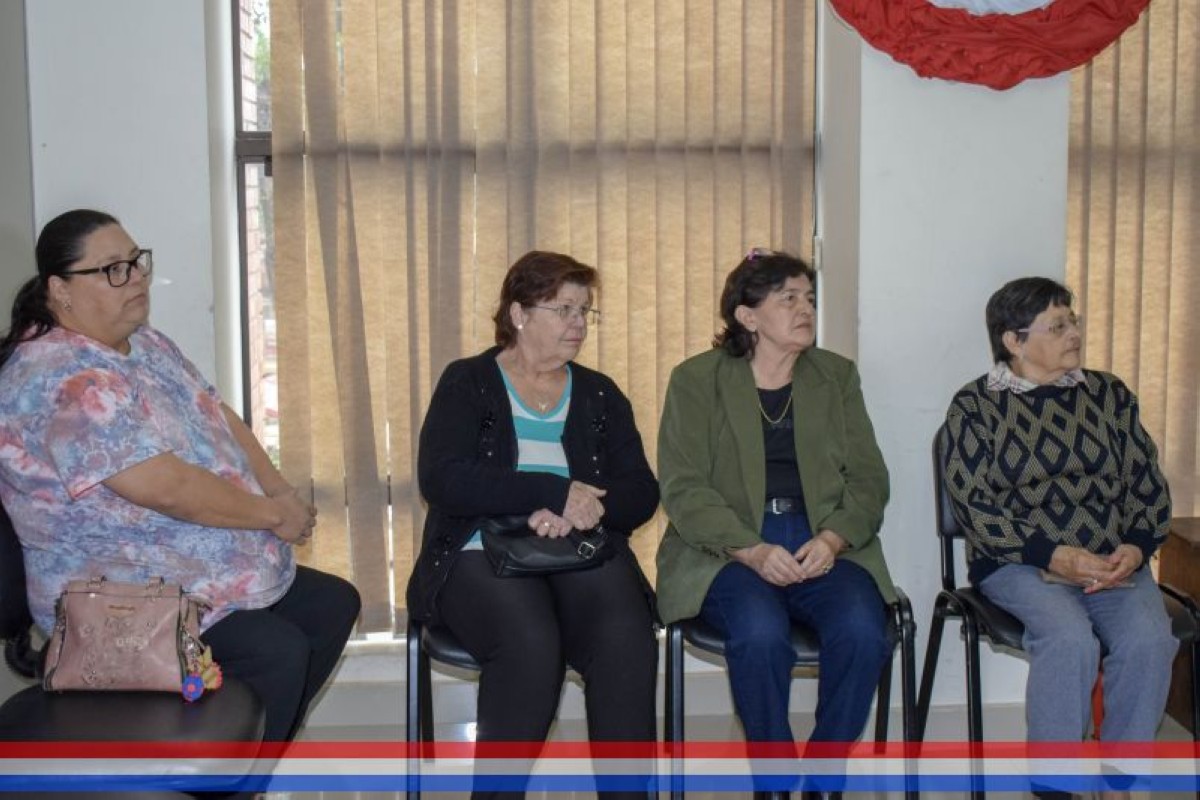Foto 15 de Reconocimiento a vecinos del barrio La Candelaria por la creación del Paseo La Candelaria, una ejemplar obra