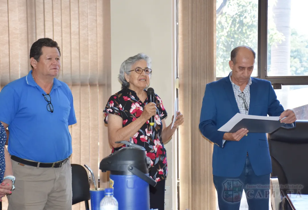 Foto 4 de Acto de Reconocimiento a la Comisión Vecinal Mburukujá por la apertura de la biblioteca barrial “Semillita” en la Cía. 9ª Rojas Cañada