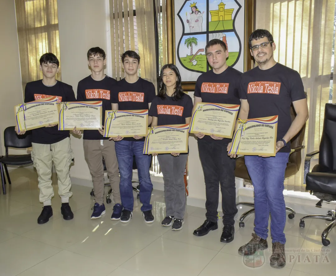 Foto 2 de Reconocimiento al Mérito a jóvenes capiateños que integran la Selección Paraguaya de Robótica