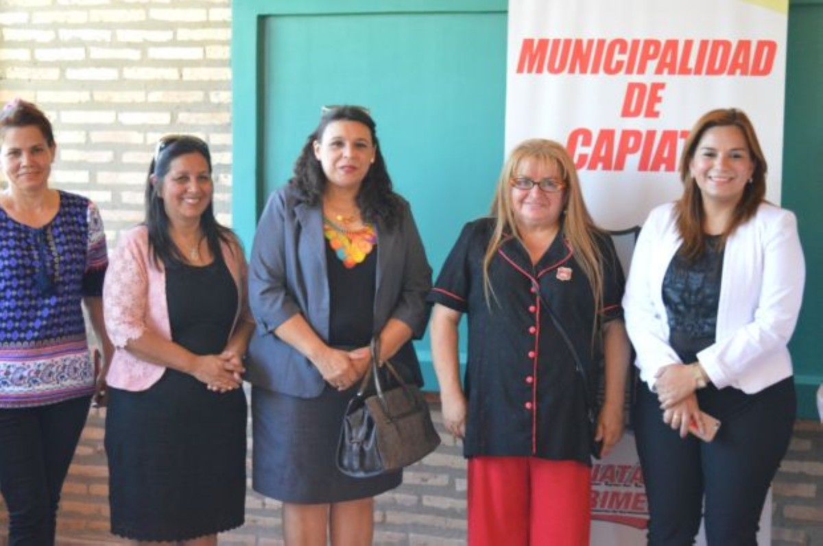 Foto 1 de Concejala Laura Gamarra de Talavera presente en actos inaugurales de nuevas aulas en escuelas