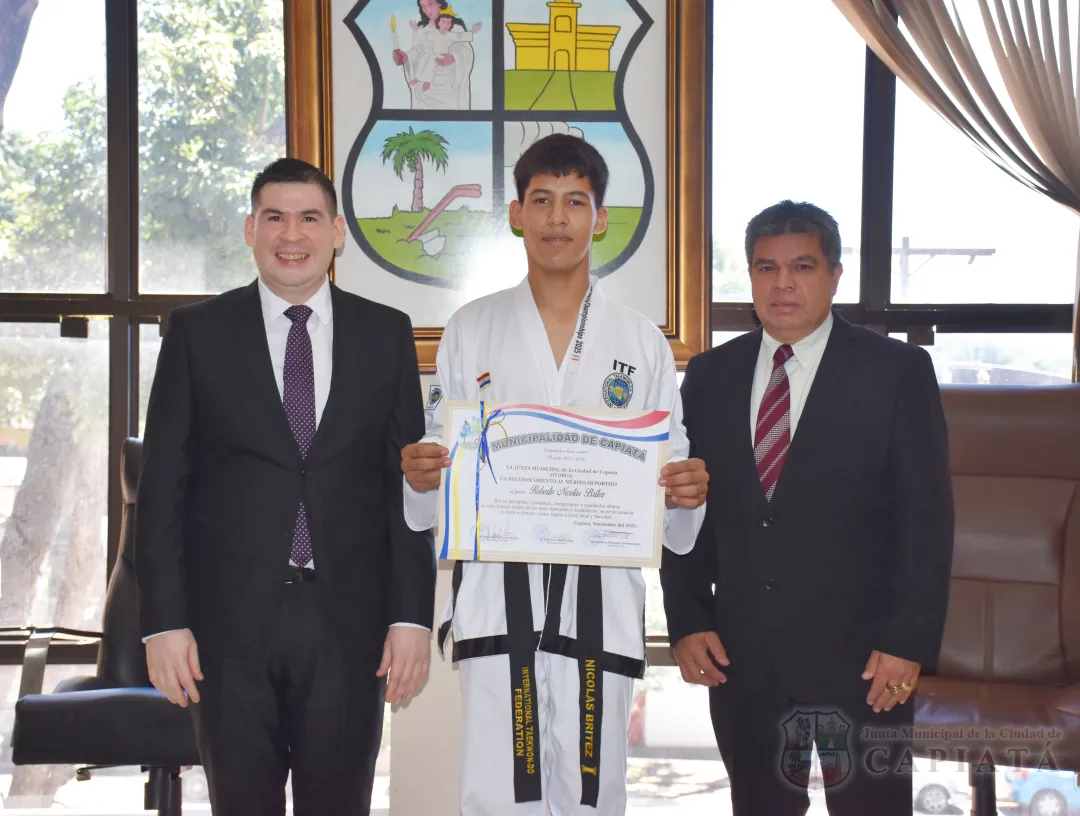 Foto 4 de Entregan reconocimiento al Mérito Deportivo al joven y destacado taekwondista Roberto Nicolás Brítez