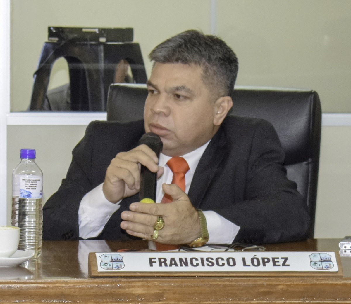 Foto 1 de Concejal Garcete solicita coordinar con los directivos de Fortis una reunión en el predio de la empresa para buscar una solución al problema de los raudales