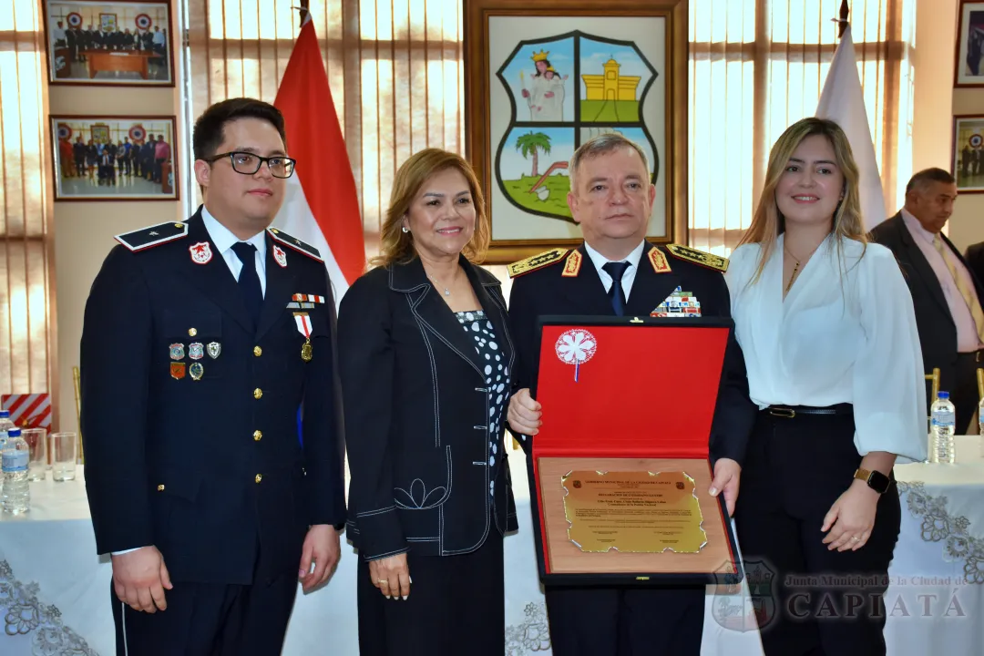 Foto 11 de Acto de reconocimiento como “Ciudadano Ilustre de Capiatá” al Comandante de la Policía Nacional, Crio. Gral. César Silguero Lobos