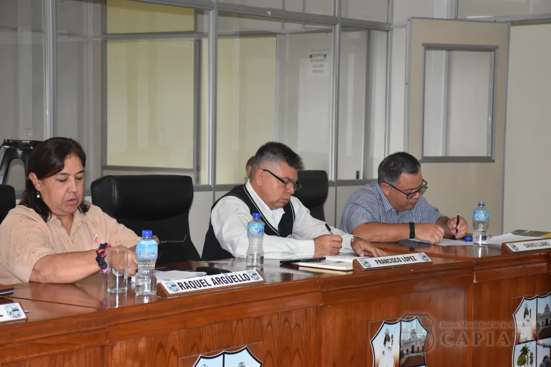 Foto 12 de SESION ORDINARIA DE LA JUNTA MUNICIPAL DE CAPIATA: Notas Recibidas y Expedientes Dictaminados