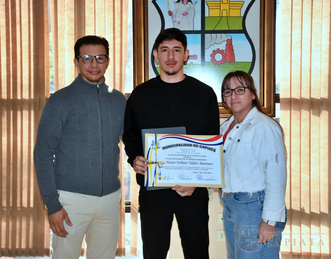 Foto 4 de El multicampeón de Taekwondo, Prof. Néstor Fabián Valdez Martínez, fue reconocido con el “Mérito Deportivo” por su destacada trayectoria