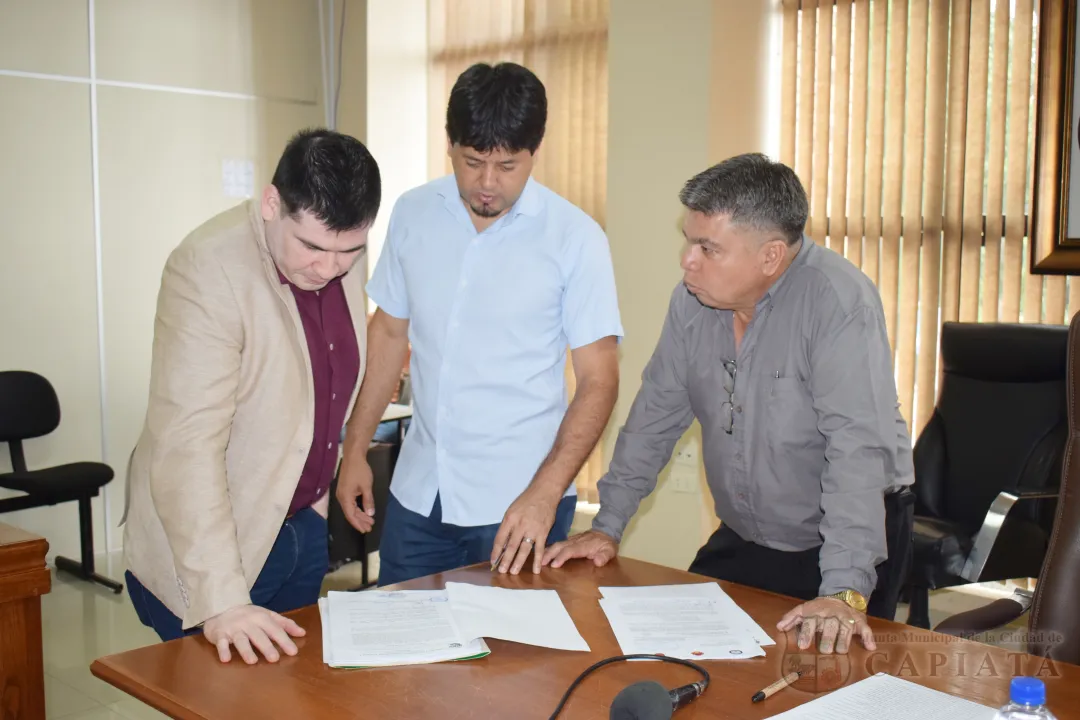Foto 1 de Autorizan subasta de automotores y maquinarias en desuso pertenecientes a la Municipalidad de Capiatá