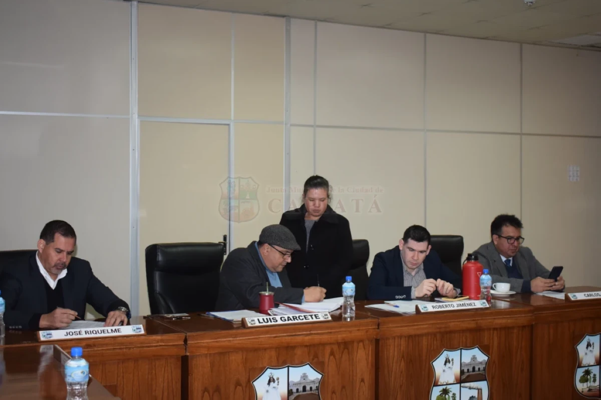 Foto 6 de SESION ORDINARIA DE LA JUNTA MUNICIPAL DE CAPIATA: Notas Recibidas y Expedientes Dictaminados