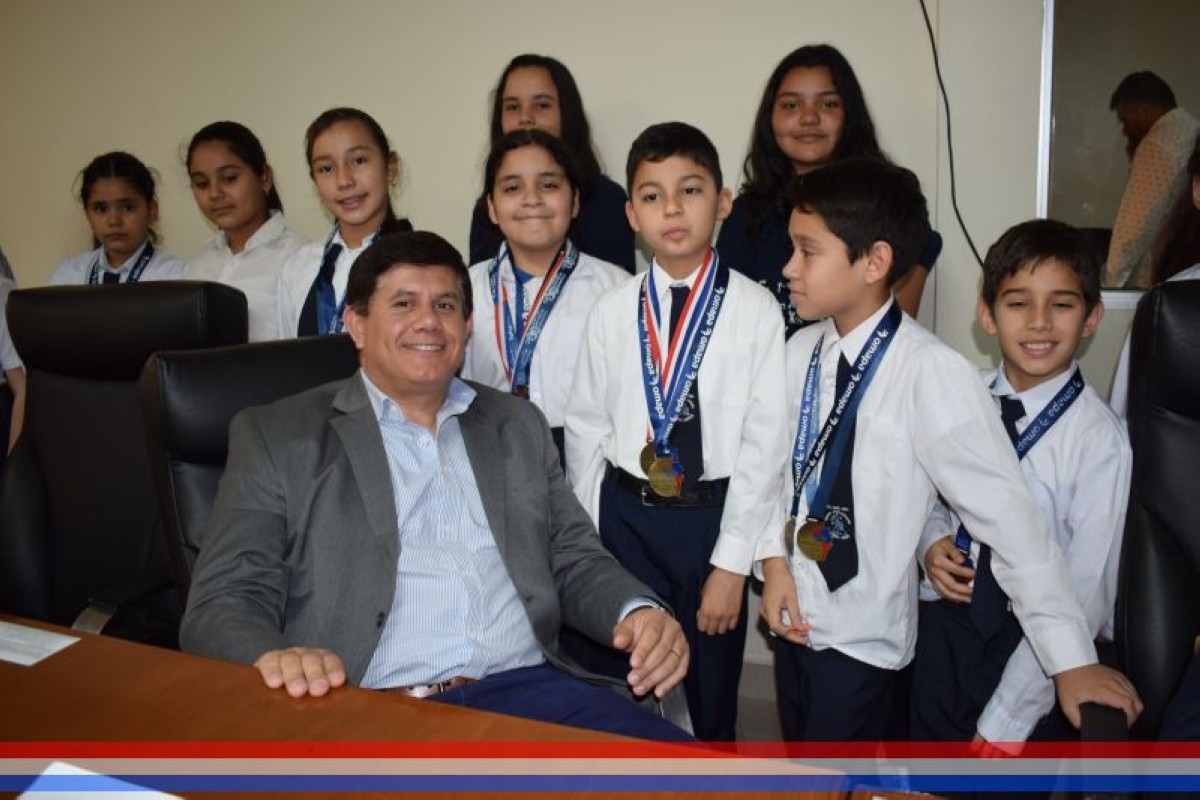 Foto 2 de Reconocimiento a la Esc. Bás. Nº 81 y Col. Nac. "Ma. Auxiliadora"