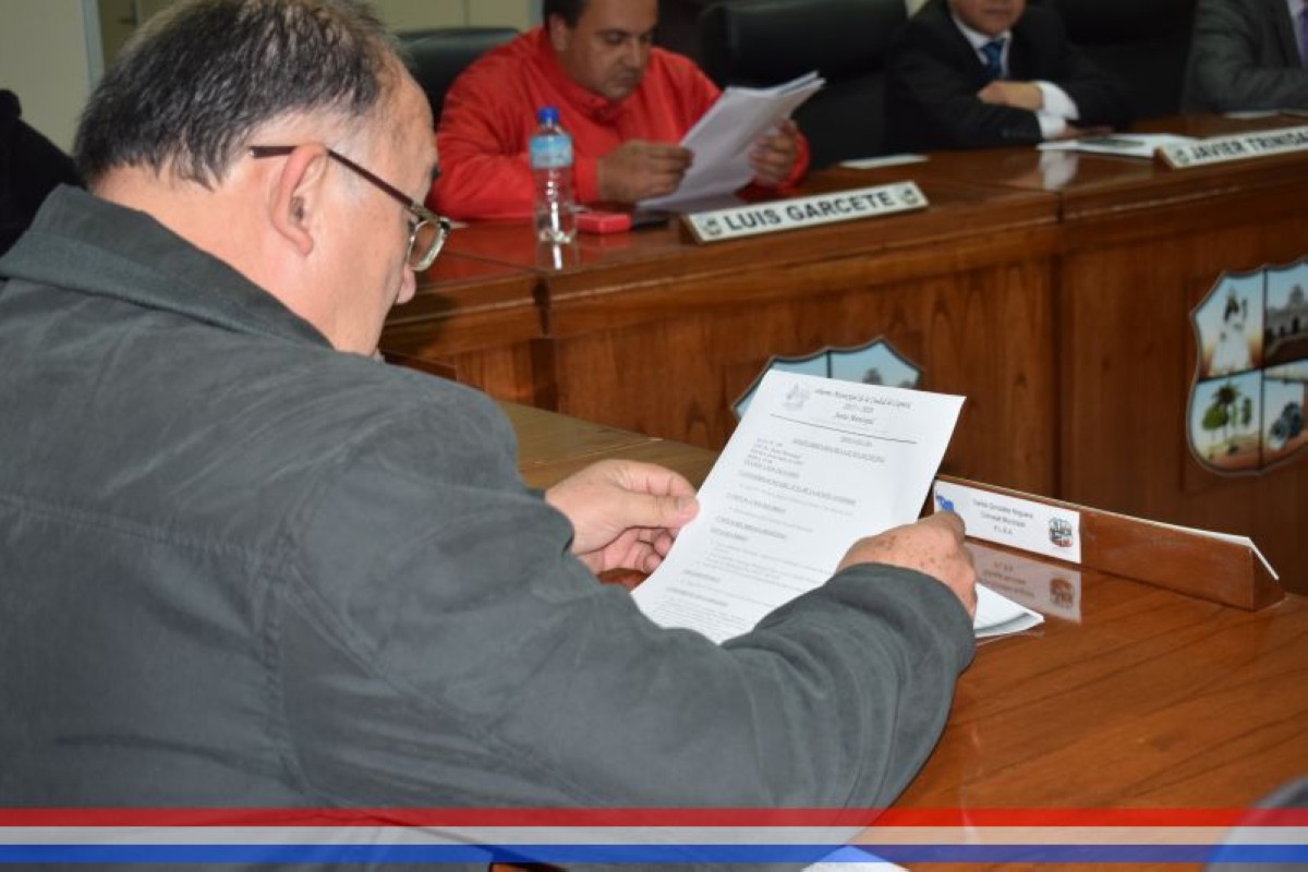 Foto 8 de SESION ORDINARIA DE LA JUNTA MUNICIPAL DE CAPIATA: Notas Recibidas, Nota Remitida y Expedientes Dictaminados