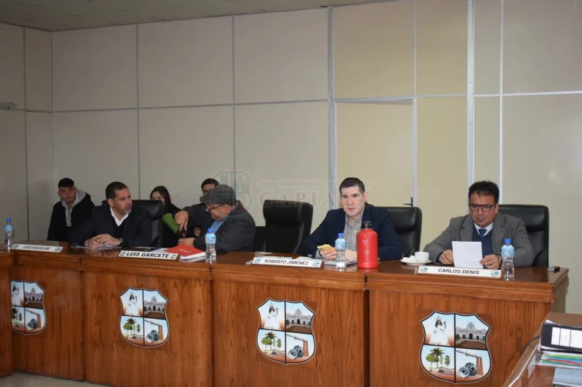 Foto 2 de SESION ORDINARIA DE LA JUNTA MUNICIPAL DE CAPIATA: Notas Recibidas y Expedientes Dictaminados