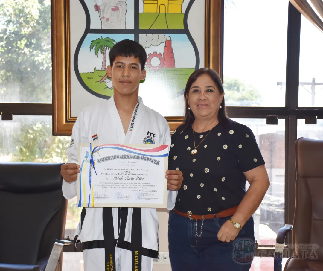 Foto 3 de Entregan reconocimiento al Mérito Deportivo al joven y destacado taekwondista Roberto Nicolás Brítez