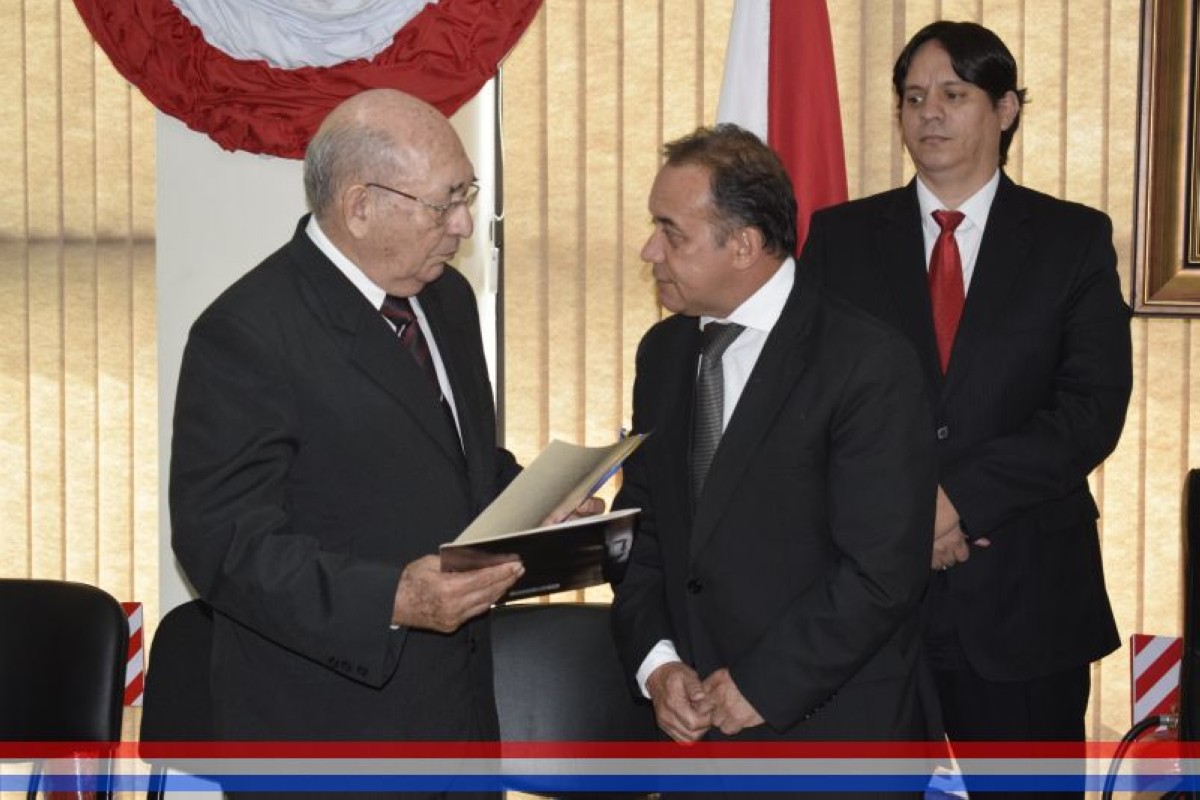 Foto 30 de Acto de entrega de reconocimiento como "Hijo Dilecto de la ciudad de Capiatá" al Prof. Bernardo Sosa Ortiz