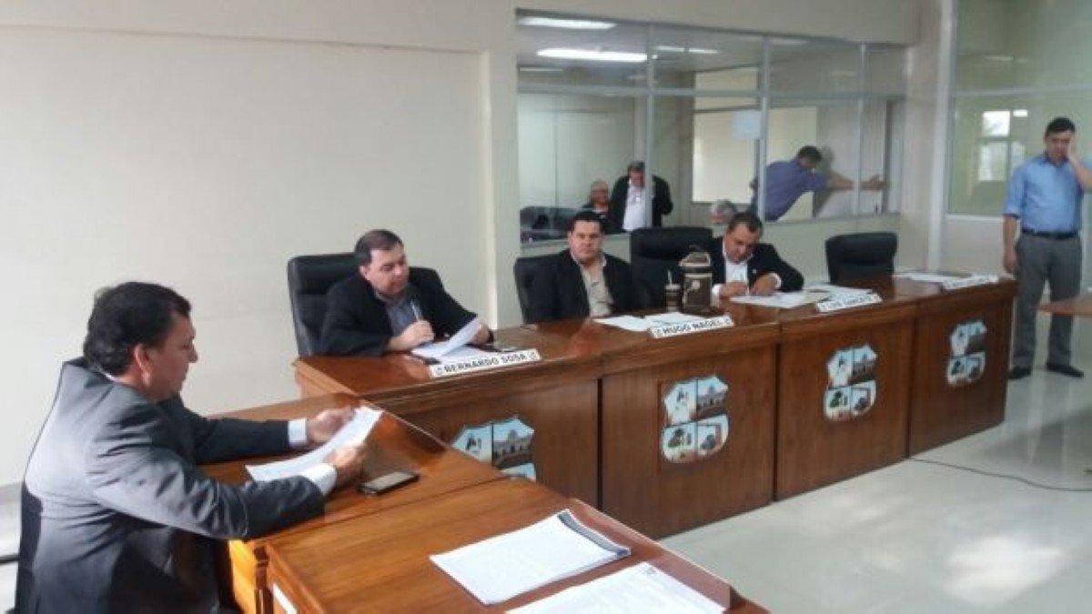 Foto 1 de SESION EXTRAORDINARIA DE LA JUNTA MUNICIPAL DE CAPIATA