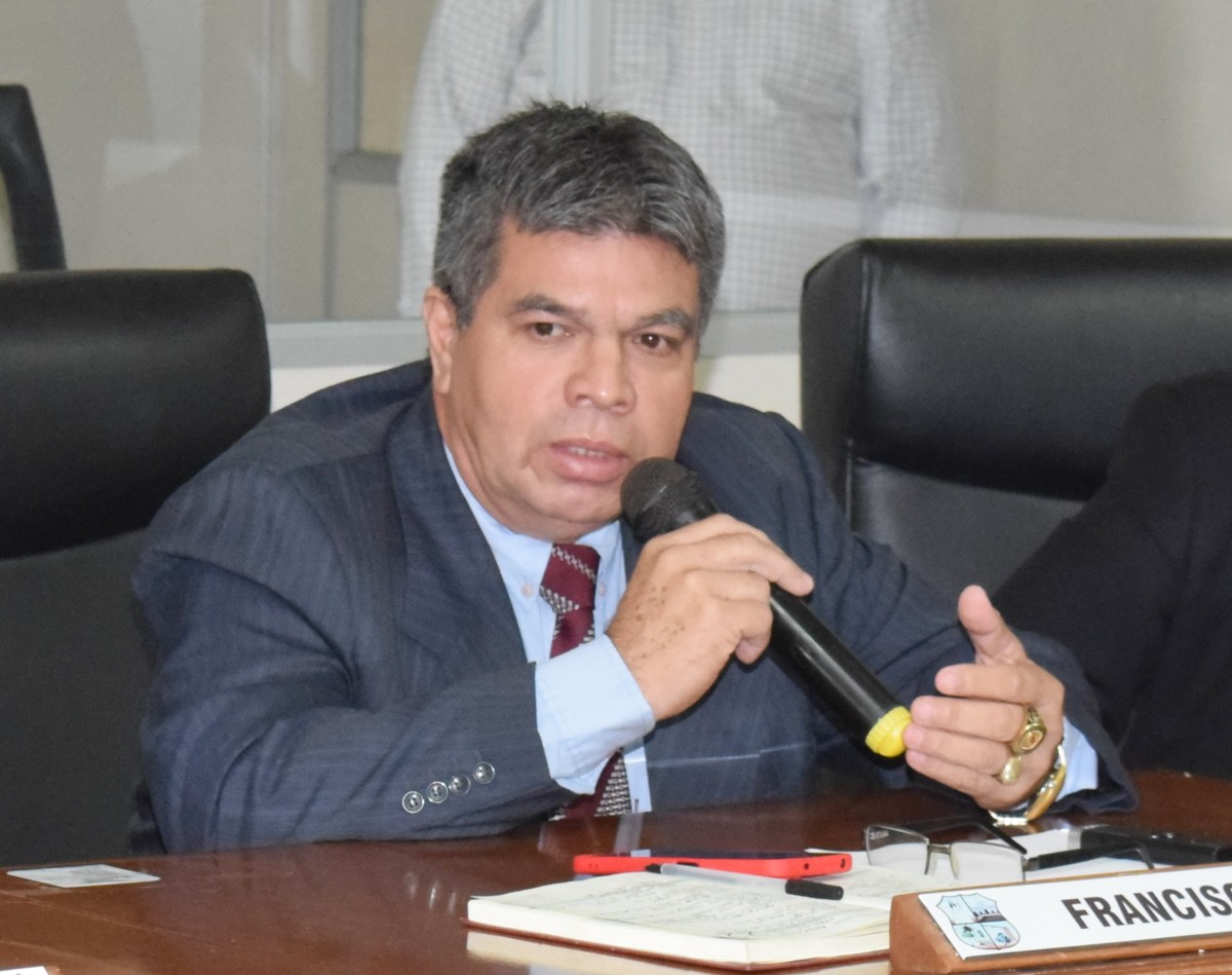 Foto 3 de Aprueban propuesta de llamar a licitación para reparar sistema eléctrico de la escuela Margarita Veia de Bibolini y de otras instituciones