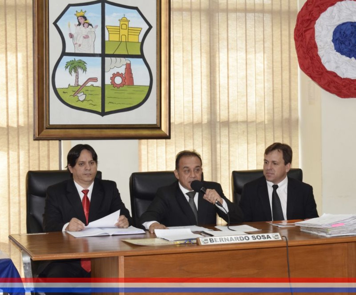 Foto 1 de Acto de entrega de reconocimiento como "Hijo Dilecto de la ciudad de Capiatá" al Prof. Bernardo Sosa Ortiz