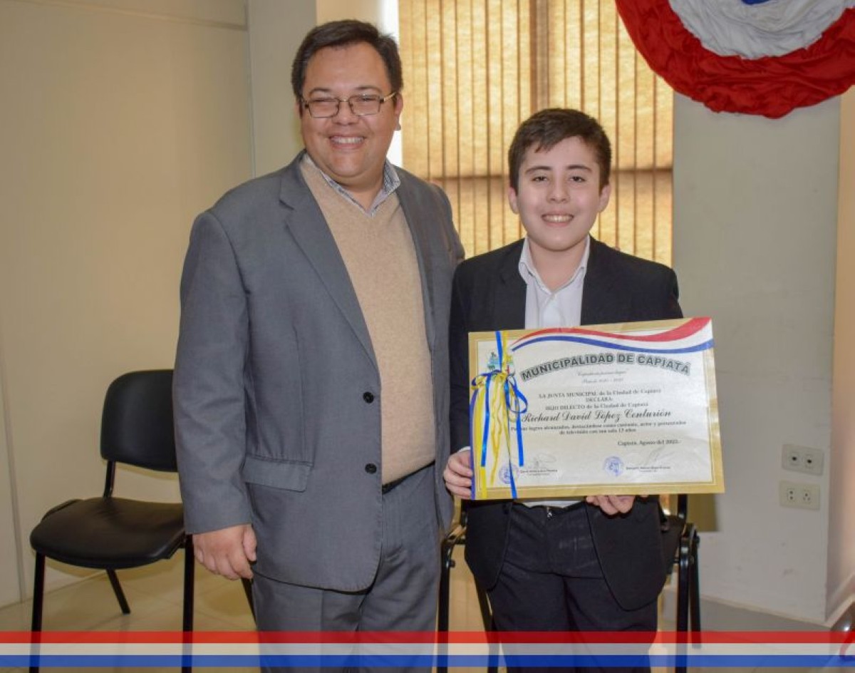 Foto 2 de Con tan solo 13 años, Richard David López Centurión recibe reconocimiento como "Hijo Dilecto de la ciudad de Capiatá" por su talento artístico