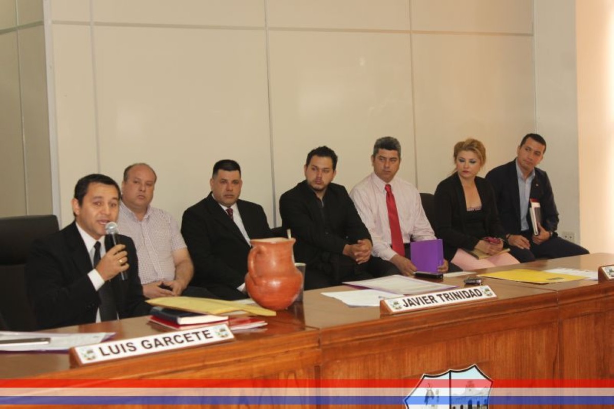 Foto 9 de Visita de representantes de la Cámara de Comercio, Industria y Servicios de la ciudad de Capiatá a la plenaria