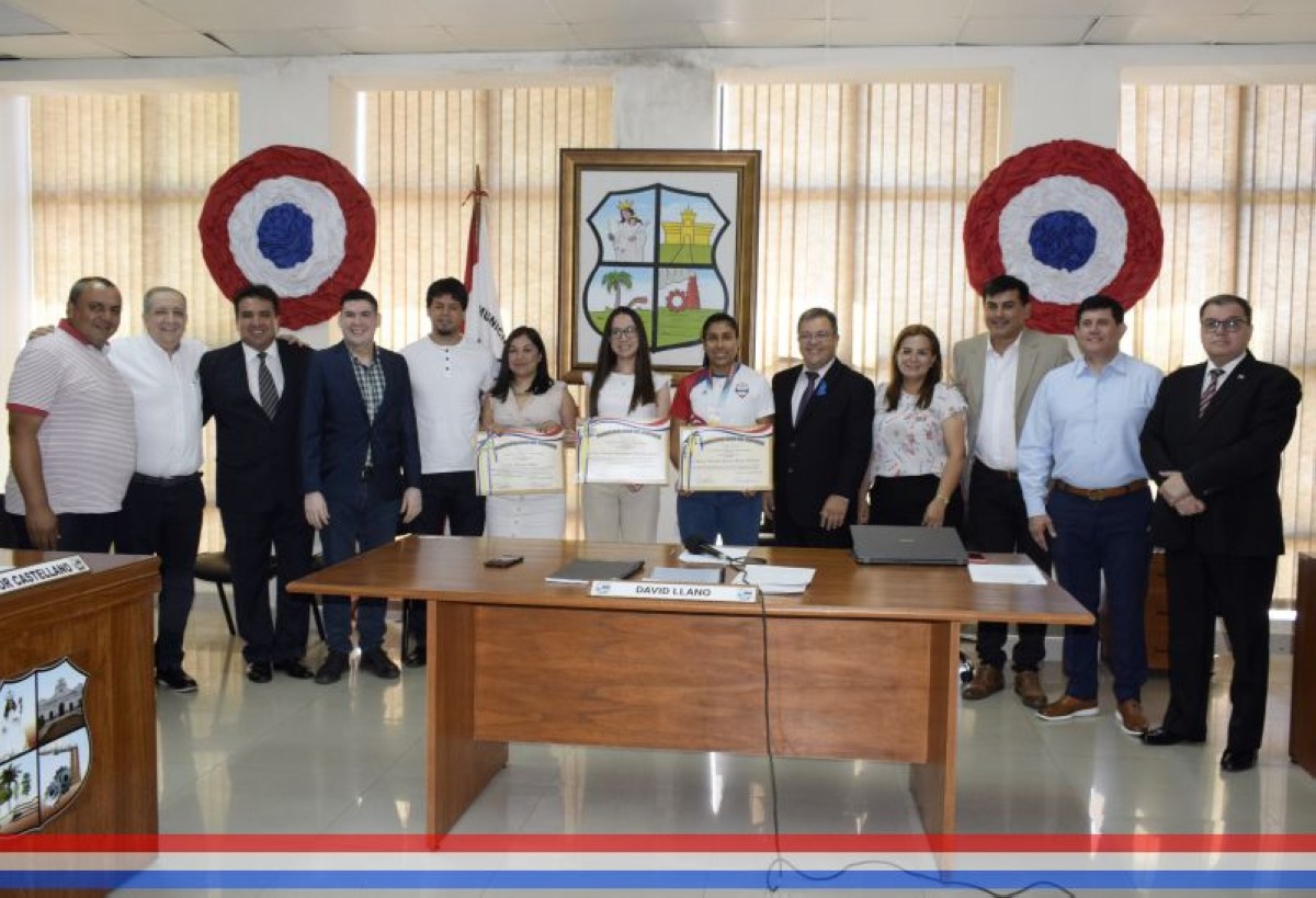 Foto 2 de Capiateñas destacadas en distintos ámbitos recibieron "Reconocimiento al Mérito"