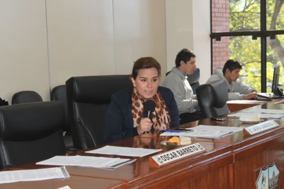 Foto 6 de Pobladoras de la Cía. 2ª Costa Salinas respaldan a la jefa del Puesto de Salud de la zona y a sus profesionales de blanco