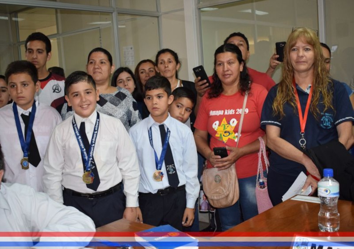 Foto 3 de Reconocimiento a la Esc. Bás. Nº 81 y Col. Nac. "Ma. Auxiliadora"