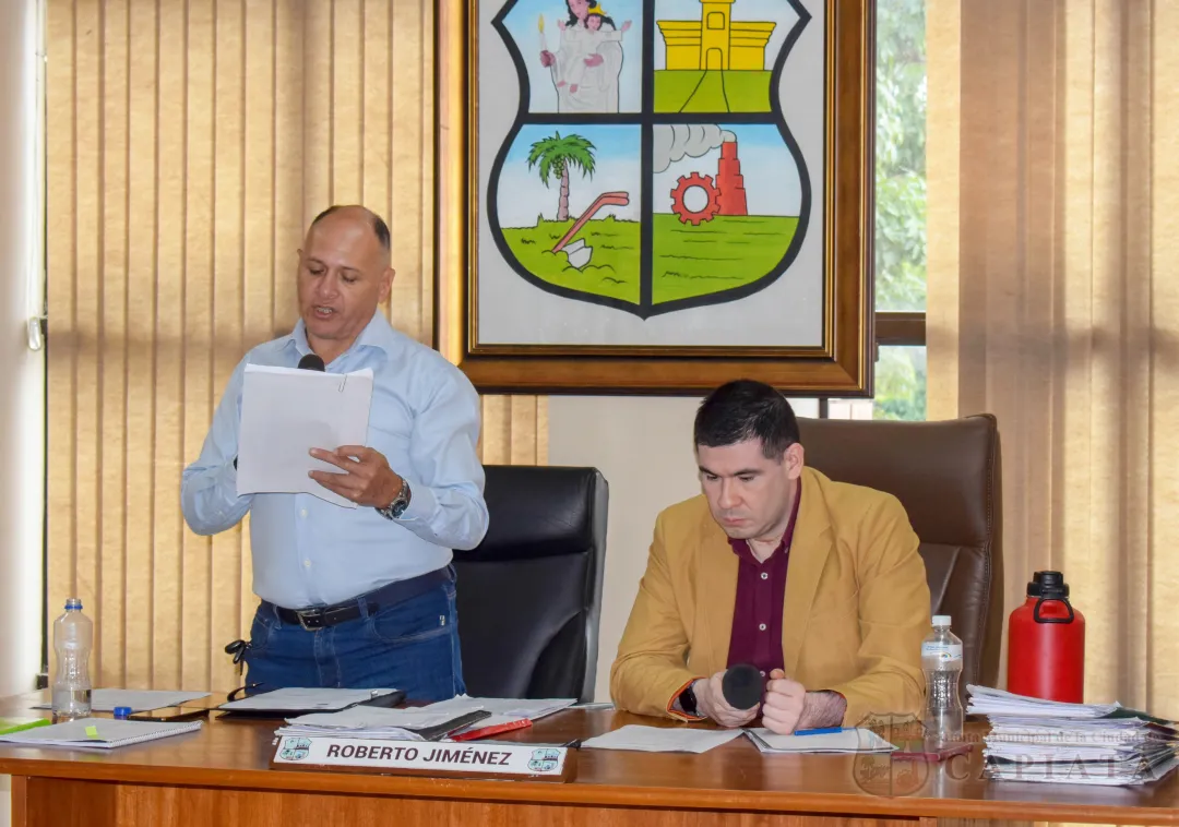 Foto 1 de Autorizan al Ejecutivo Municipal desafectar espacio público donde está asentada la Esc. Bás. Priv. Subvencionada Nº 6438 “Santa Lucía”, a favor del MEC