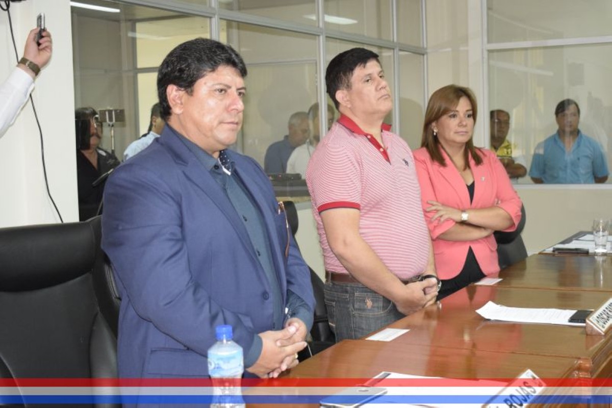 Foto 34 de Acto de entrega de reconocimiento como "Hijo Dilecto de la ciudad de Capiatá" al Prof. Bernardo Sosa Ortiz