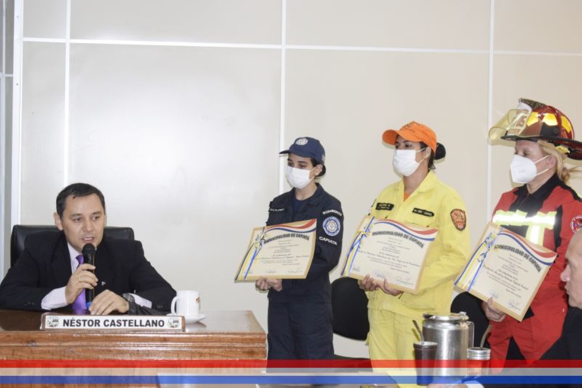Foto 20 de Entrega de reconocimientos en Honor al Mérito a mujeres integrantes de cuerpos de bomberos voluntarios de nuestra ciudad