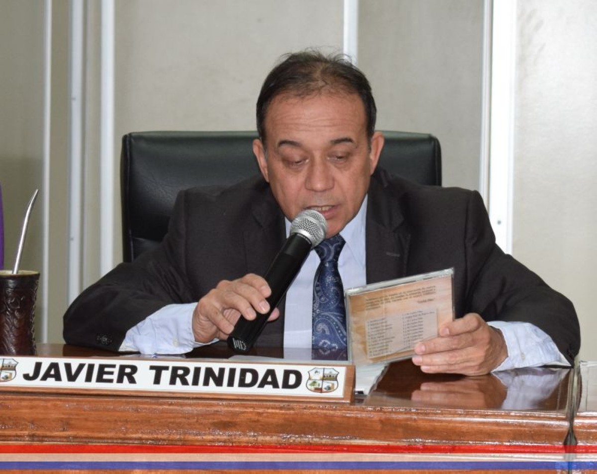 Foto 3 de Declaran de Interés Distrital Cultural el material discográfico "Sombrero Piri" del Prof. Carlos Eusebio Díaz Alvarez