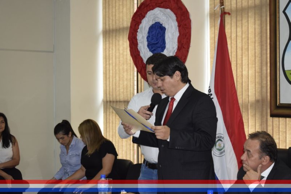 Foto 21 de Acto de entrega de reconocimiento como "Hijo Dilecto de la ciudad de Capiatá" al Prof. Bernardo Sosa Ortiz