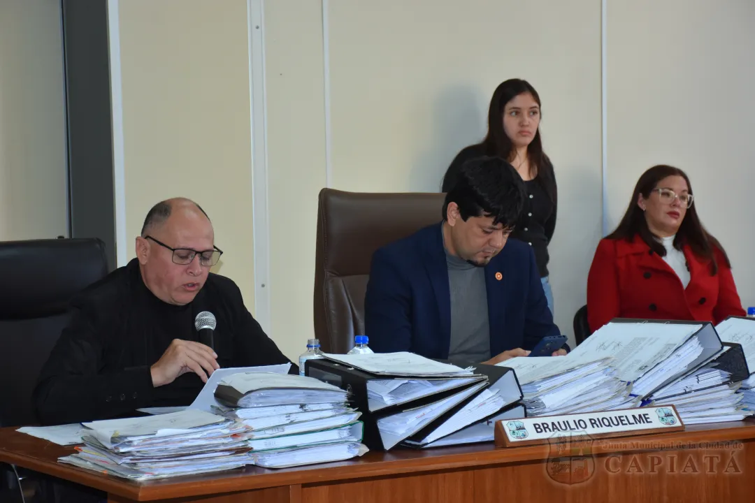 Foto 1 de Revocan Resolución N.º 486 – Acta N.º 30 de fecha 15/06/2016 que declara al Lic. Erico Galeano como “Ciudadano Ilustre e Hijo Dilecto de la ciudad de Capiatá”