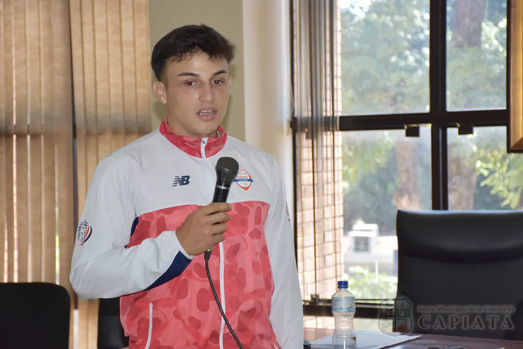 Foto 3 de Reconocimiento al Mérito Deportivo al joven ciclista Isaías Ezequiel Melgarejo Galeano, ganador de varias medallas de Oro