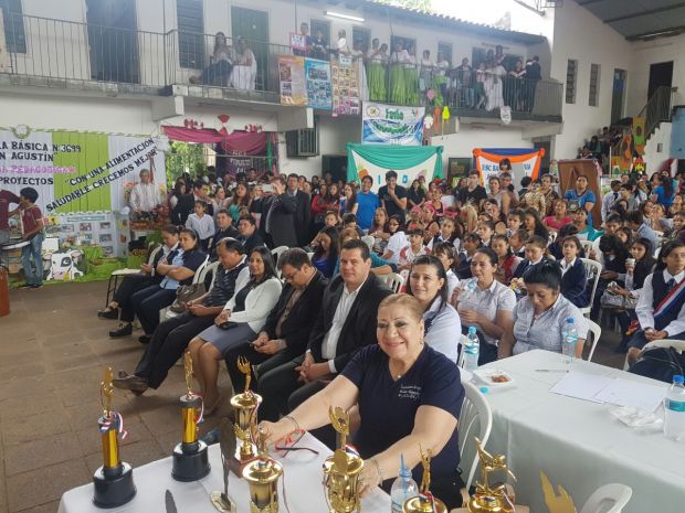 Concejal Hugo Nagel participó de la Feria Pedagógica realizada en el colegio Paraguayos Ilustres