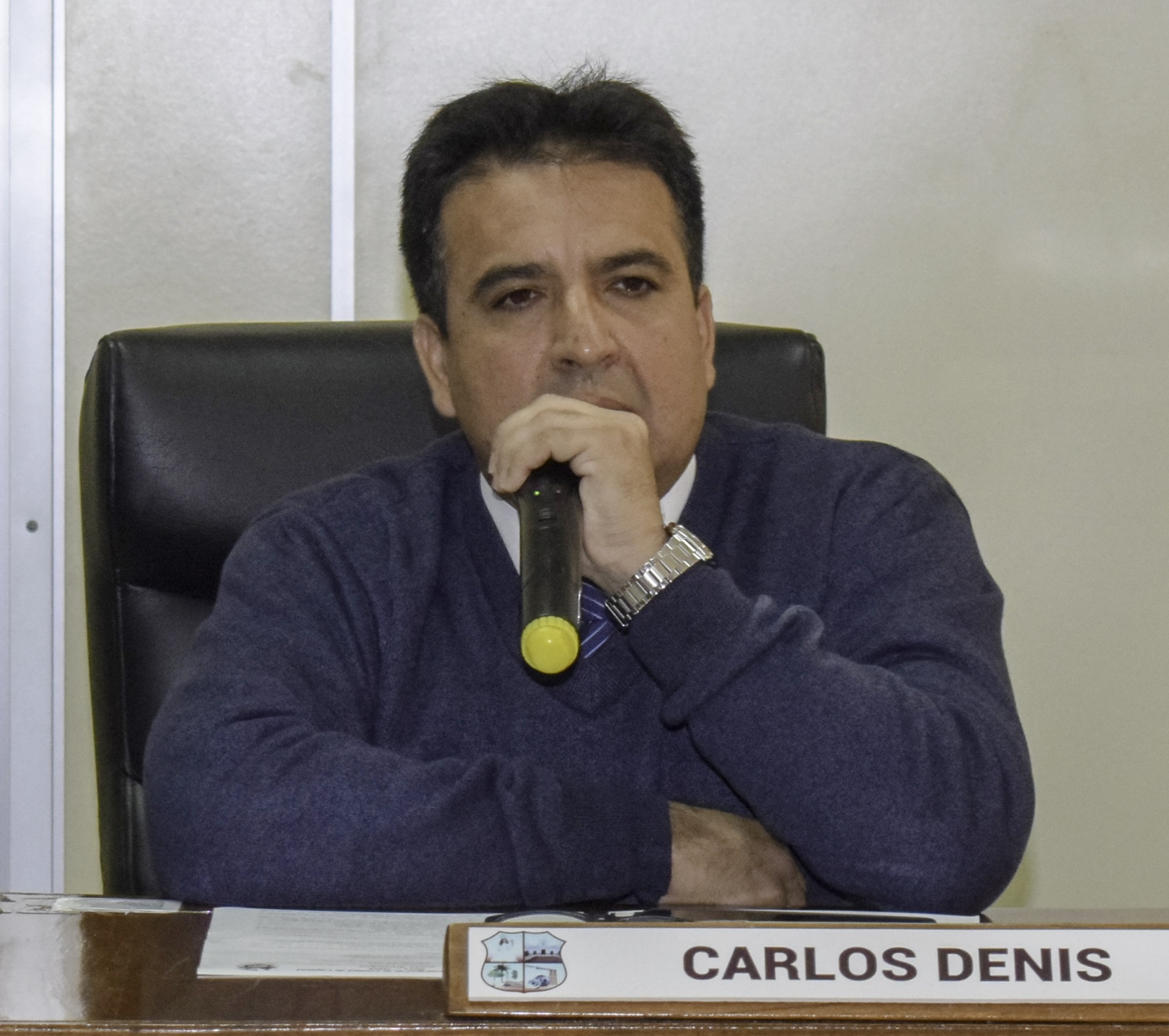 Concejal Denis destaca la adquisición de asfalto y maquinarias para bacheo que realizará la Comuna