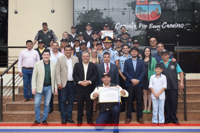 Merecido reconocimiento al comisario MGAP. Héctor Espínola Barrios y a los fundadores y actuales miembros de la Comisión de Seguridad Ciudadana del barrio Kennedy