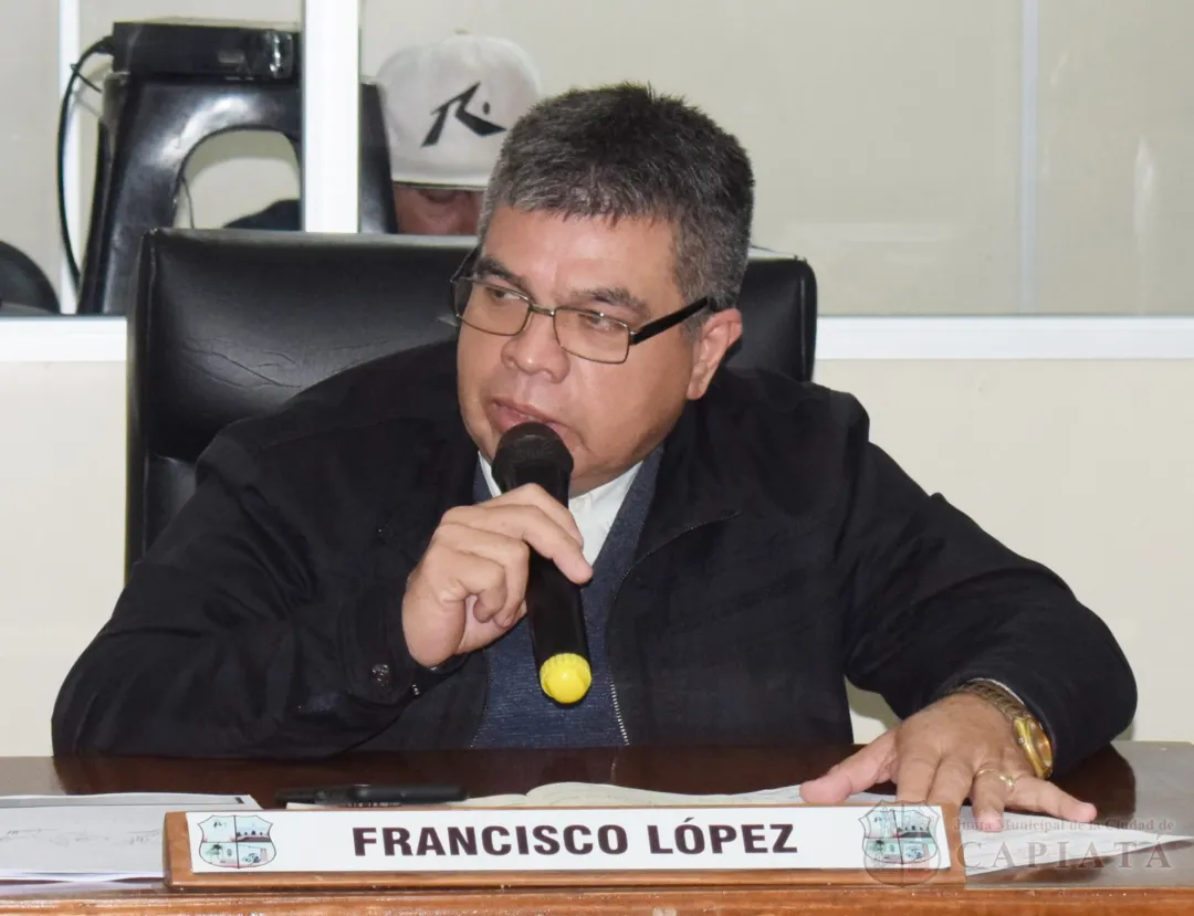 Ya fueron instalados los reductores de velocidad frente a la escuela municipal Santo Domingo, informó el concejal López