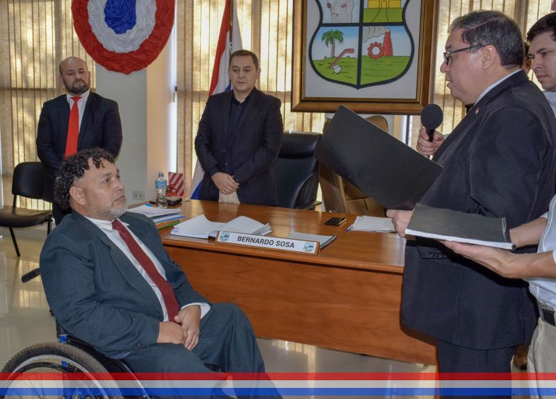 Sr. Mario Rubén Mármol Ruiz Díaz juró como concejal municipal titular