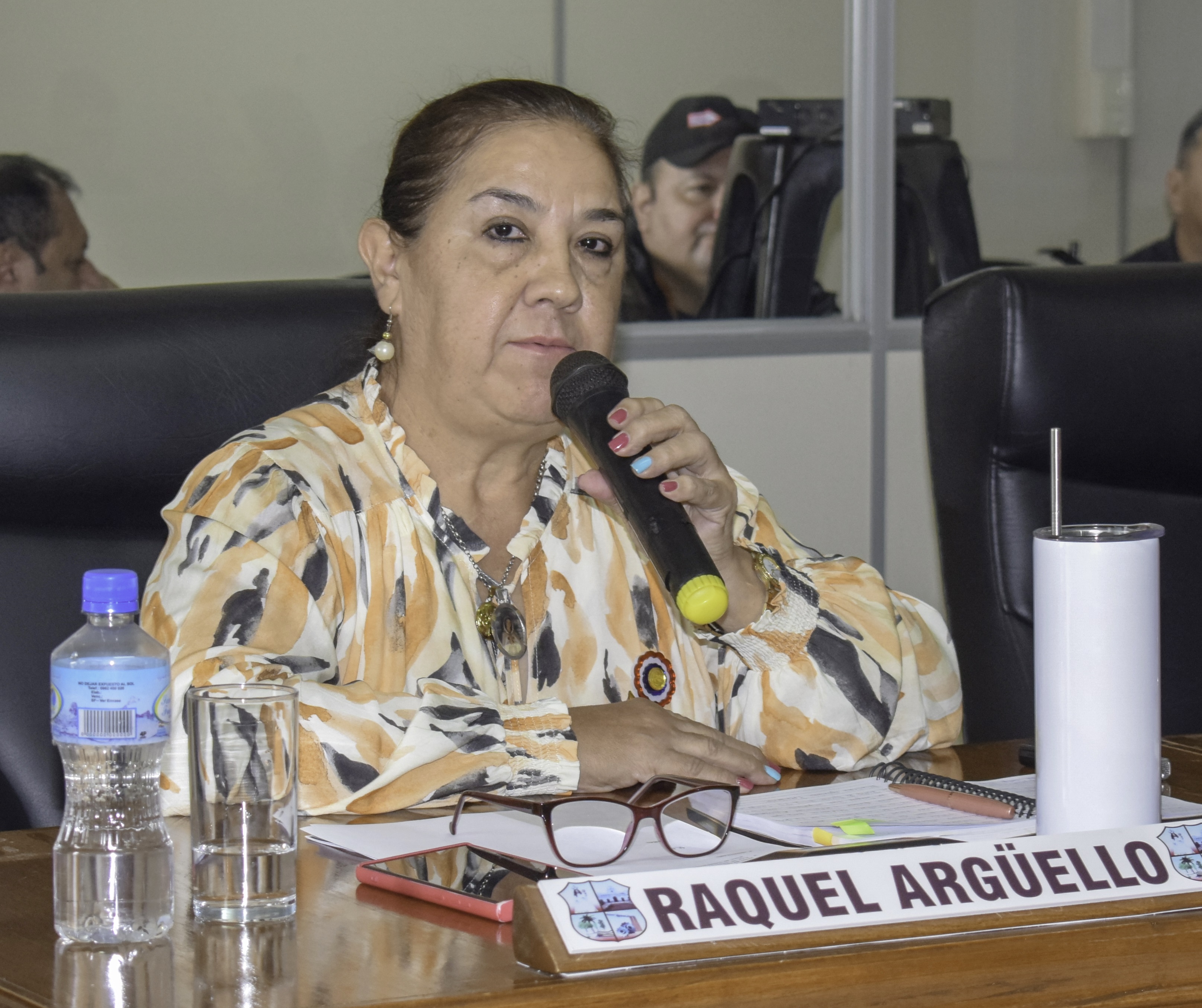 En coordinación con funcionarios de la PMT se procedió a realizar la pintura y señalización de las lomadas frente al IPS Campo Vía, informó la concejala Arguello