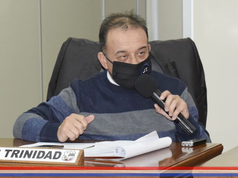 Concejal Trinidad Salinas solicita la intervención de la Dirección de Obras en un caso de ocupación de vereda