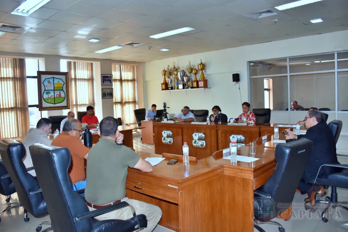 Foto 4 de SESION ORDINARIA DE LA JUNTA MUNICIPAL DE CAPIATA: Notas Recibidas y Expedientes Dictaminados