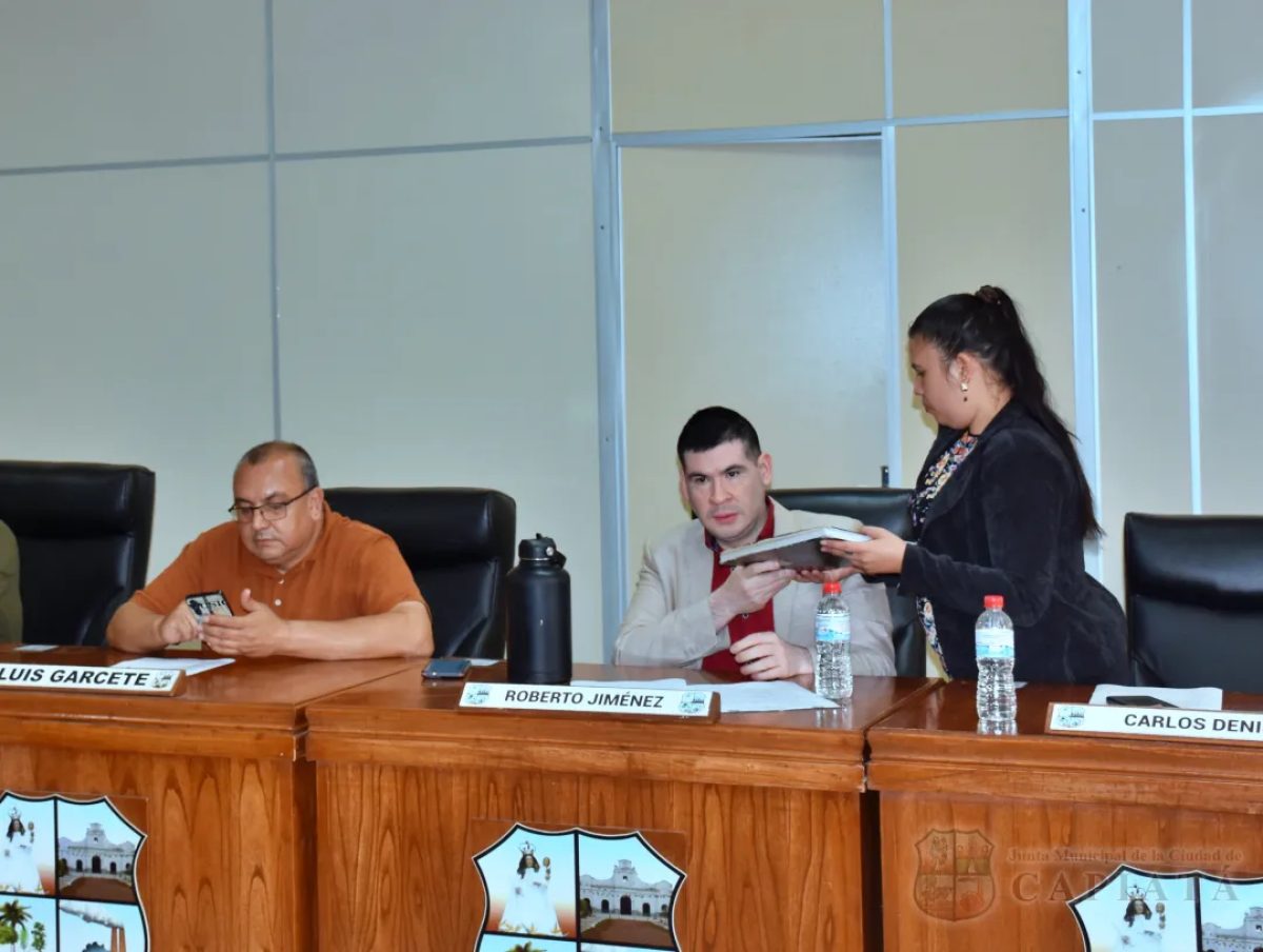 Foto 8 de SESION ORDINARIA DE LA JUNTA MUNICIPAL DE CAPIATA: Notas Recibidas y Expedientes Dictaminados