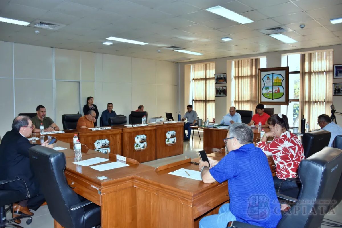 Foto 11 de SESION ORDINARIA DE LA JUNTA MUNICIPAL DE CAPIATA: Notas Recibidas y Expedientes Dictaminados