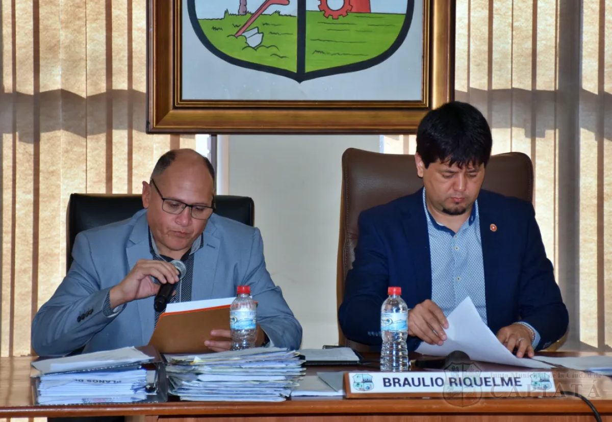 Foto 9 de SESION ORDINARIA DE LA JUNTA MUNICIPAL DE CAPIATA: Notas Recibidas y Expedientes Dictaminados