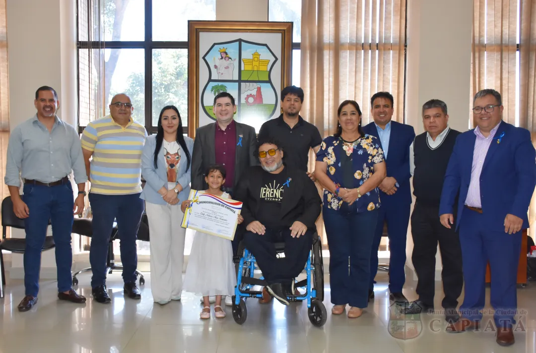 Entrega de reconocimiento a la pequeña Emily Naiara Meza Fernández, “la Reina del Acordeón”