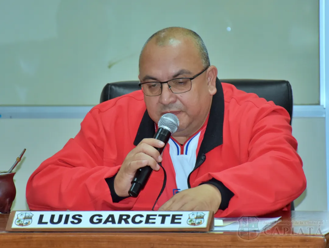 Concejal Garcete plantea la posibilidad de que camión municipal recoja la basura acumulada frente a la escuela Campo Verde