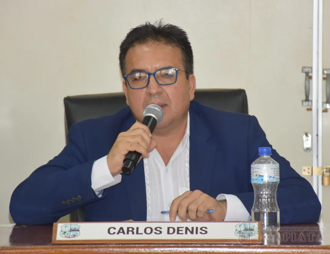 Concejal Denis solicita retiro de arenales acumulados sobre calles asfaltadas tras las lluvias