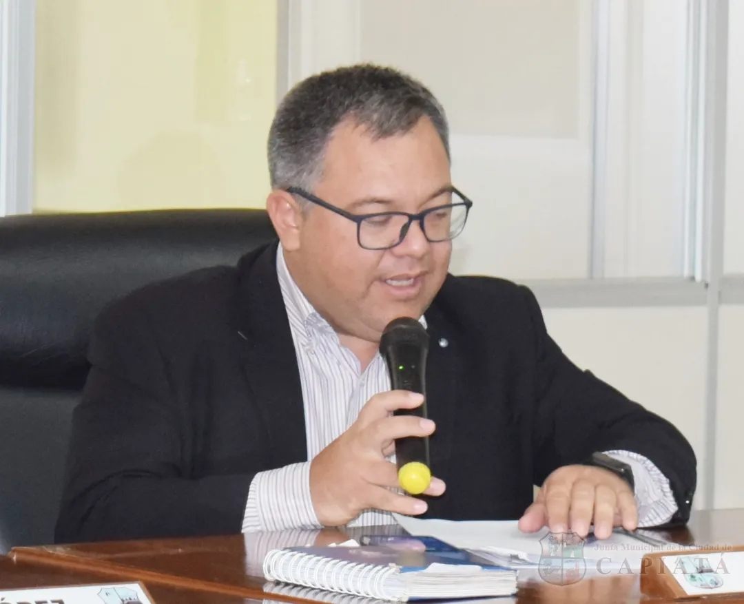 Solicitan al Ejecutivo Municipal verificar denuncias de ocupación de veredas y disponer el despeje de las mismas