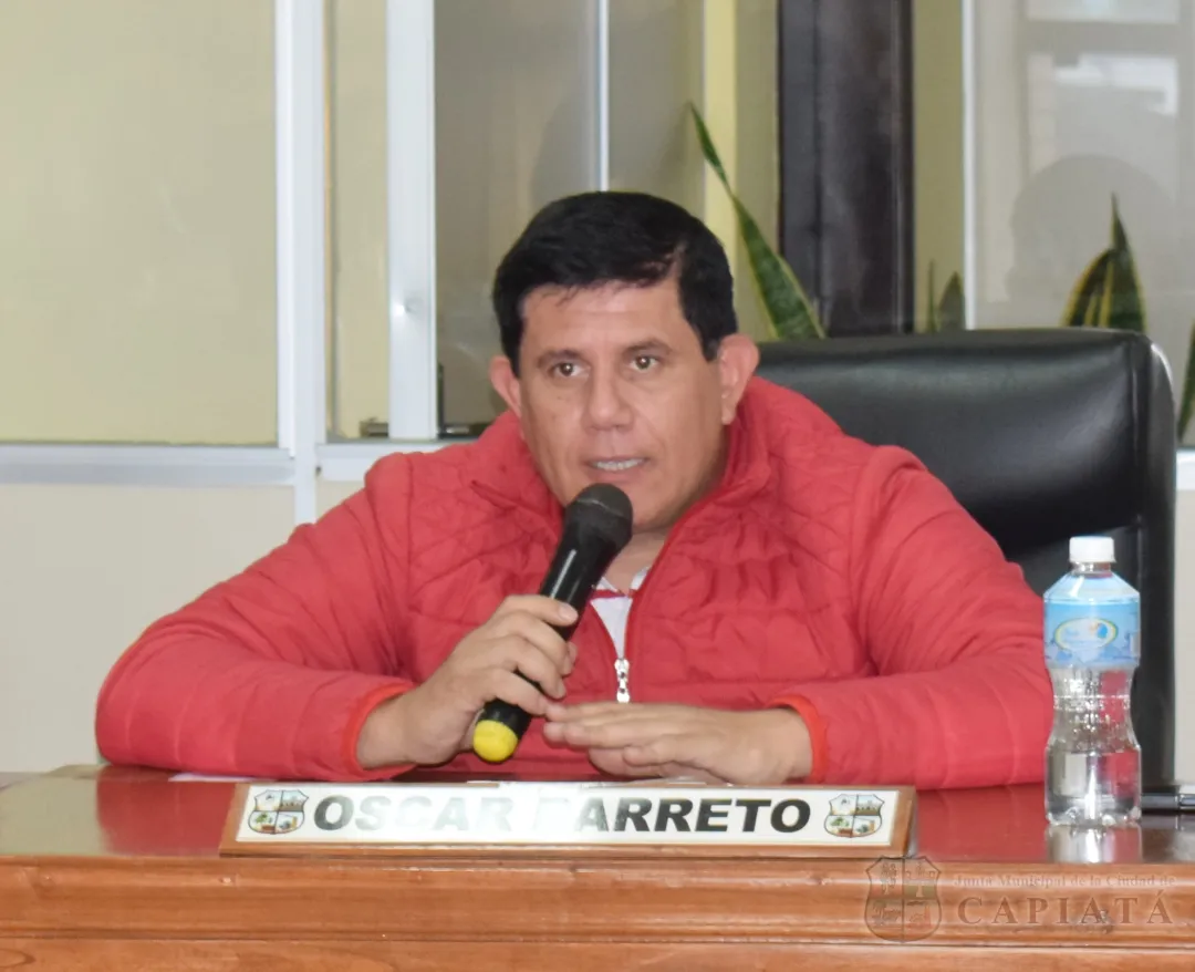 Concejal Barreto solicita verificación de la calle Adán Ramírez donde hay hundimiento del asfaltado y produce acumulación de agua