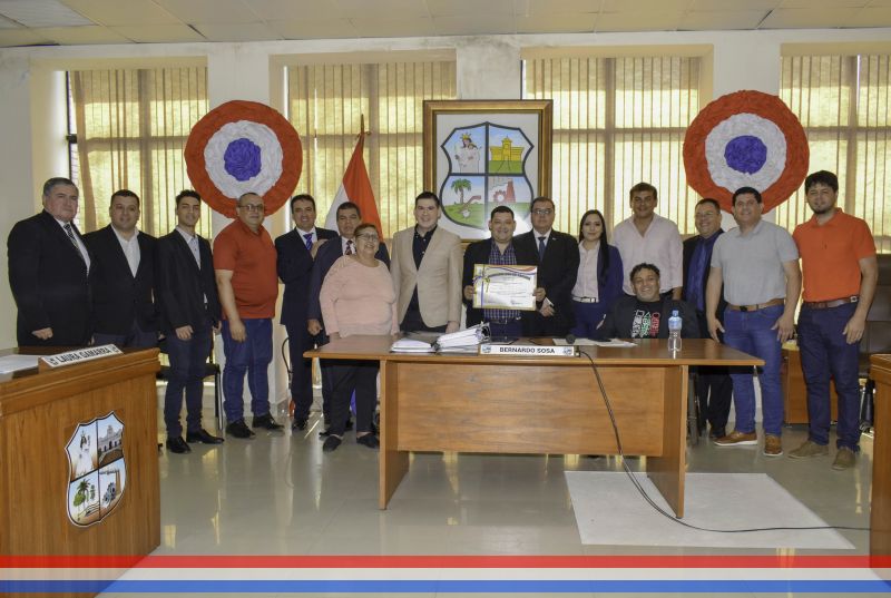 Entrega de reconocimiento al destacado artista capiateño Osmar Alberto Fretes Centurión
