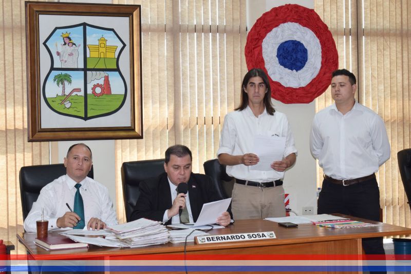 Aprueban adenda al pliego de bases y condiciones del llamado a Licitación "Revitalización del Parque Ecológico en ruta 2 y de la Plaza Lineal en ruta 1"